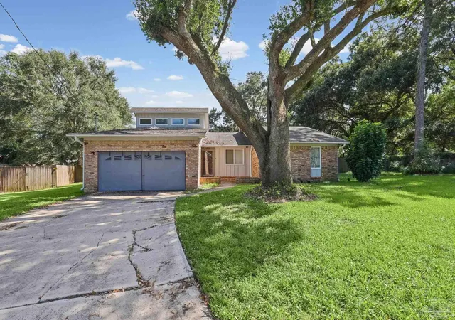 Photo 3 of Single family home for sale at 2143 Yardley Cir, Pensacola, FL 32526 | MLS# 689097 | Listing updated on 2026-10-15
