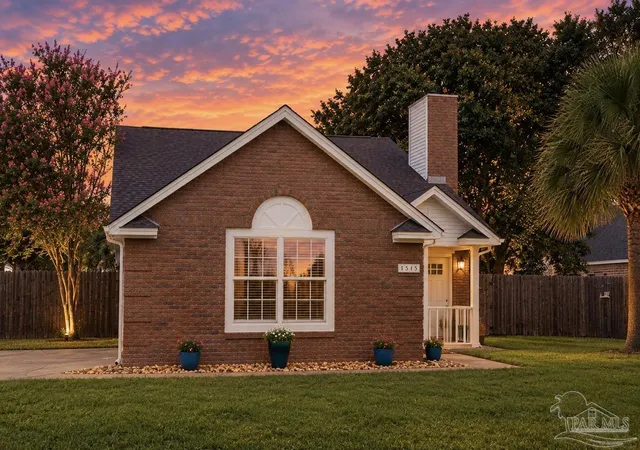 Photo 1 of Single family home for sale at 1515 Mariners Cir, Gulf Breeze, FL 32563 | MLS# 685437 | Listing updated on 2026-10-14