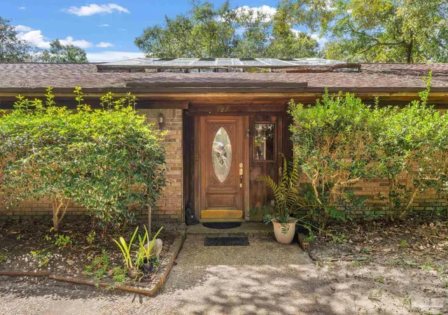 Photo 3 of Single family home for sale at 721 Tanglewood Dr, Pensacola, FL 32503 | MLS# 688810 | Listing updated on 2026-10-05