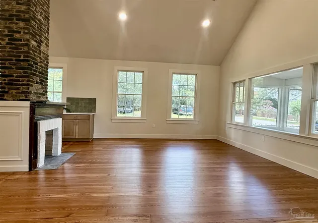 Photo 2 of Single family home for sale at 217 N Barcelona, Pensacola, FL 32502 | MLS# 687260 | Listing updated on 2026-09-14