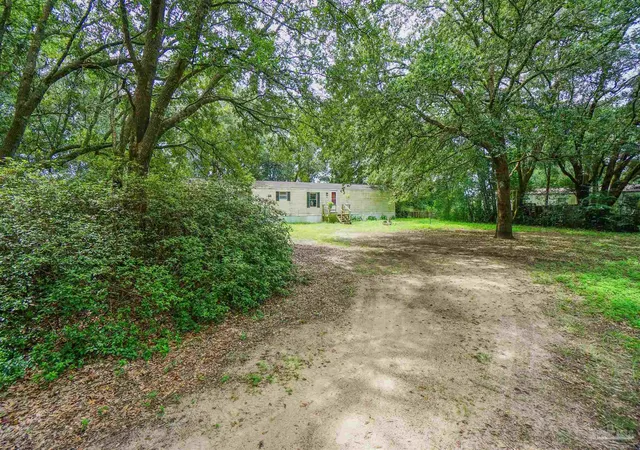 Photo 2 of Manufactured home for sale at 5248 Peacock Rd, Milton, FL 32570 | MLS# 688539 | Listing updated on 2026-09-16