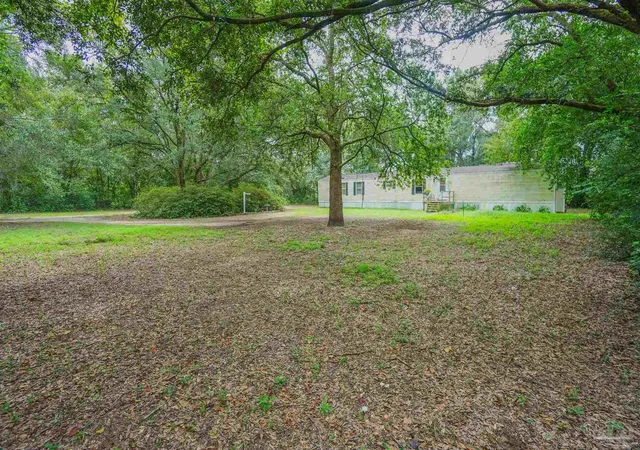 Photo 3 of Manufactured home for sale at 5248 Peacock Rd, Milton, FL 32570 | MLS# 688539 | Listing updated on 2026-09-16