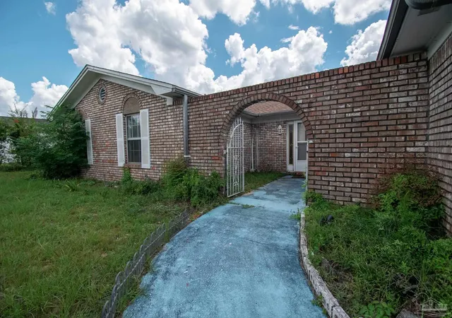 Photo 1 of Single family home for sale at 2531 Tomlinson Rd, Pensacola, FL 32526 | MLS# 688709 | Listing updated on 2026-09-16