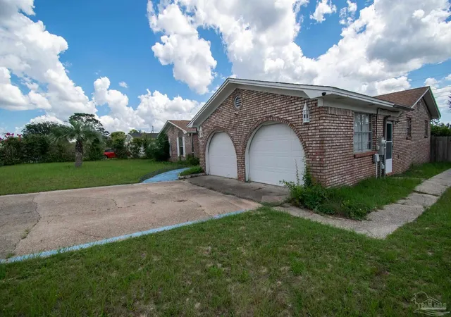 Photo 3 of Single family home for sale at 2531 Tomlinson Rd, Pensacola, FL 32526 | MLS# 688709 | Listing updated on 2026-09-16