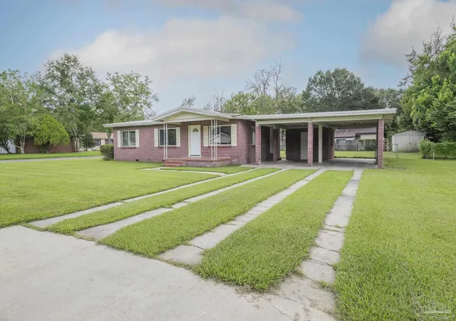 Photo 2 of Single family home for sale at 11 Ivanhoe Ave, Pensacola, FL 32534 | MLS# 688469 | Listing updated on 2026-09-15