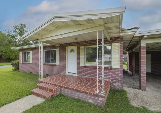 Photo 3 of Single family home for sale at 11 Ivanhoe Ave, Pensacola, FL 32534 | MLS# 688469 | Listing updated on 2026-09-15