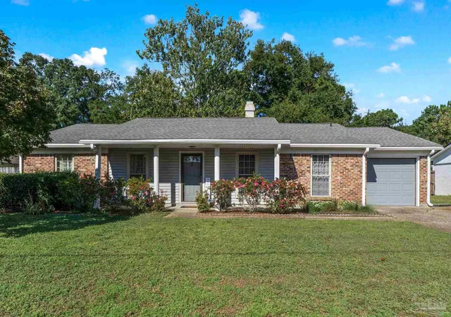 Photo 2 of Single family home for sale at 6425 Mariana Dr, Pensacola, FL 32504 | MLS# 689859 | Listing updated on 2026-10-02