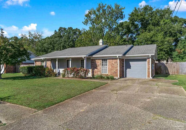 Photo 3 of Single family home for sale at 6425 Mariana Dr, Pensacola, FL 32504 | MLS# 689859 | Listing updated on 2026-10-02