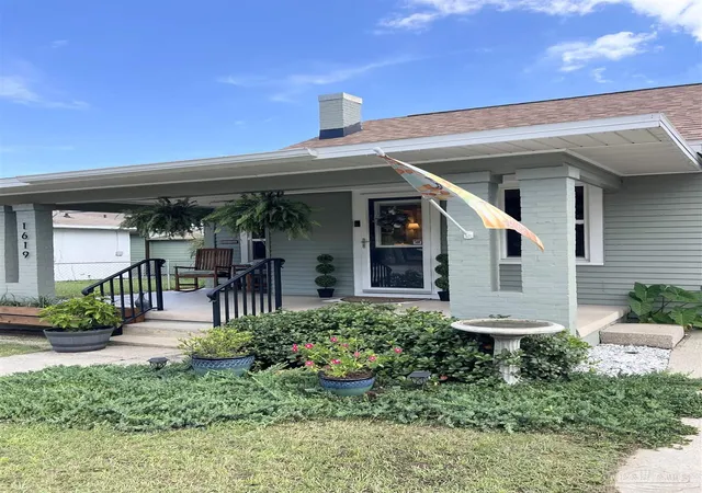 Photo 1 of Single family home for sale at 1619 E Lee St, Pensacola, FL 32503 | MLS# 689684 | Listing updated on 2026-10-07