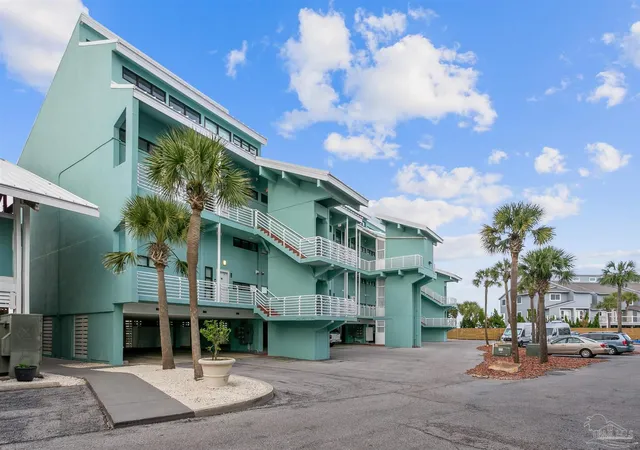Listing Photo 2 - Condo for sale in building located at 1390 Ft Pickens Rd, Pensacola, FL 32561 - Unit #109
