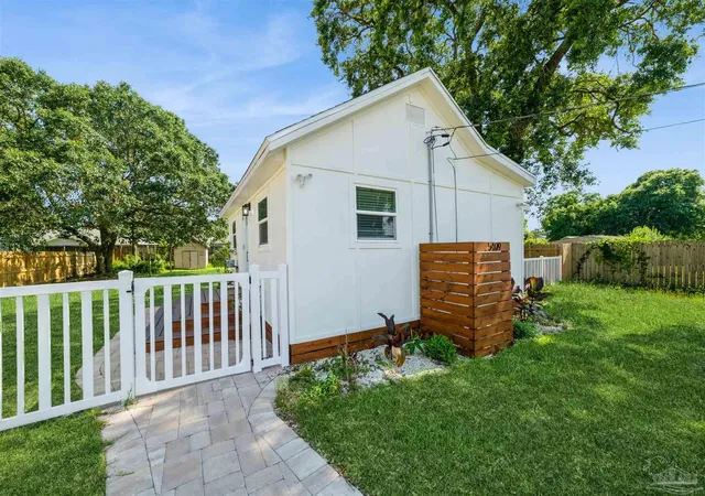 Photo 2 of Single family home for sale at 5409 Harmony Ln, Gulf Breeze, FL 32563 | MLS# 688355 | Listing updated on 2026-09-14