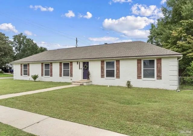 Photo 2 of Single family home for sale at 4200 Lynn Ora Dr, Pensacola, FL 32504 | MLS# 688569 | Listing updated on 2026-09-13