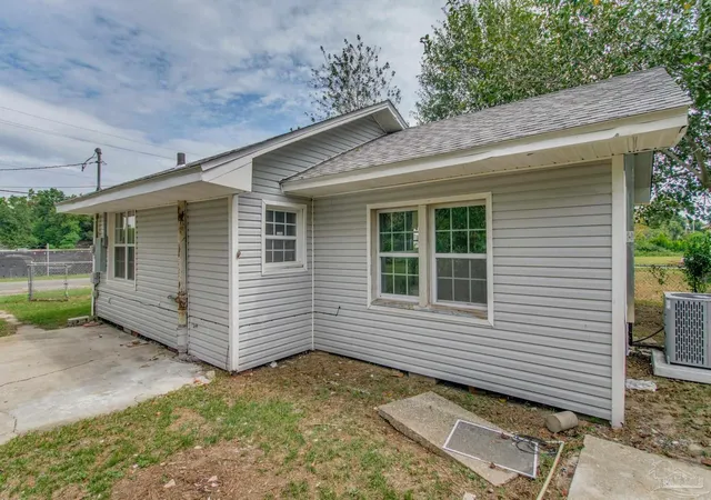 Photo 30 of Single family home for sale at 2303 W Brainerd St, Pensacola, FL 32505 | MLS# 688682 | Listing updated on 2026-09-09