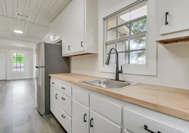Photo 2 of Single family home for sale at 2303 W Brainerd St, Pensacola, FL 32505 | MLS# 688682 | Listing updated on 2026-09-09