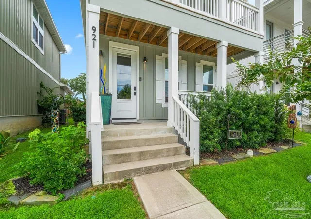 Photo 3 of Single family home for sale at 921 W Jackson St, Pensacola, FL 32501 | MLS# 688649 | Listing updated on 2026-09-09