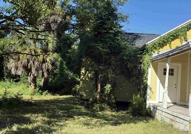 Photo 3 of Single family home for sale at 909 N 6th Avenue, Pensacola, FL 32501 | MLS# 688434 | Listing updated on 2026-10-23