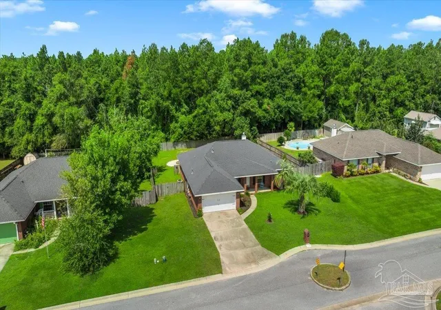 Photo 2 of Single family home for sale at 7109 Woodside Rd, Pensacola, FL 32526 | MLS# 687880 | Listing updated on 2026-10-23