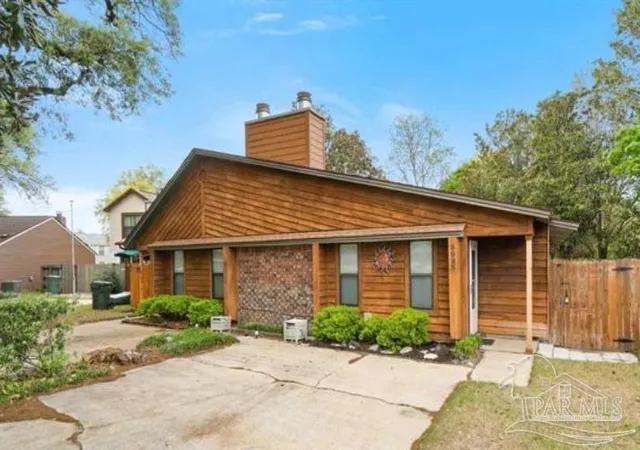 Townhouse for sale at 3023 Cedarwood Village Ln, Pensacola, FL 32514 | MLS# 689737