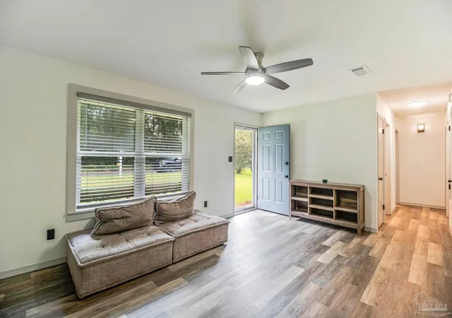 Photo 4 of Sale Pending at 10101 Holsberry Rd, Pensacola, FL 32534 | MLS# 687799 | Listing updated on 2026-10-05