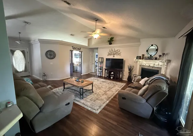 Photo 2 of Single family home for sale at 5825 Ashton Woods Cir, Milton, FL 32570 | MLS# 688431 | Listing updated on 2026-09-12