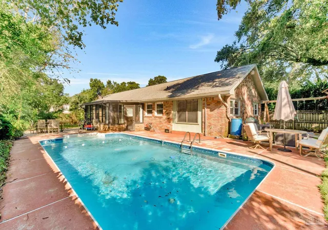 Photo 1 of Single family home for sale at 301 W Mallory, Pensacola, FL 32501 | MLS# 689770 | Listing updated on 2026-10-15