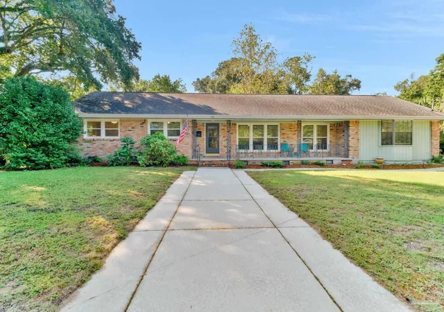 Photo 2 of Single family home for sale at 301 W Mallory, Pensacola, FL 32501 | MLS# 689770 | Listing updated on 2026-10-15