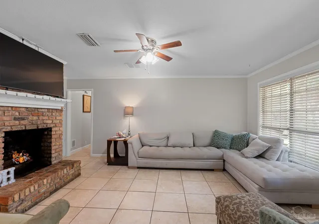 Photo 4 of Single family home for sale at 1080 Farmington Rd, Pensacola, FL 32504 | MLS# 688825 | Listing updated on 2026-09-23