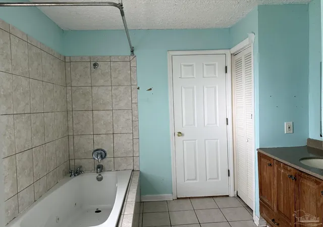 Photo 3 of Single family home for sale at 226 Cherokee Trl, Pensacola, FL 32506 | MLS# 690005 | Listing updated on 2026-10-20