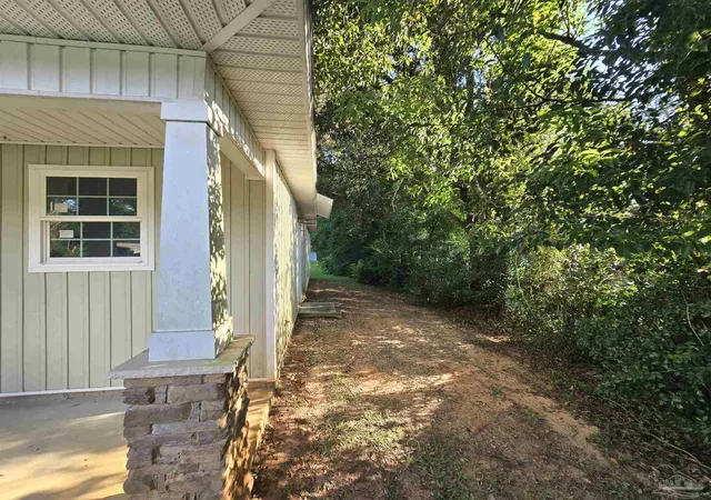 Photo 3 of Single family home for sale at 2617 W Leonard St, Pensacola, FL 32505 | MLS# 689392 | Listing updated on 2026-09-23