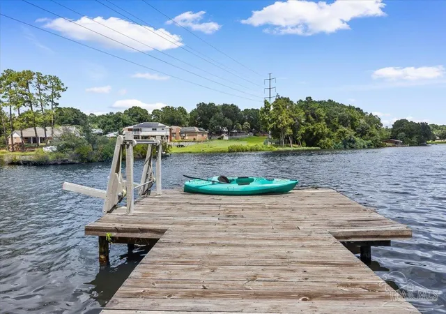 Photo 4 of Single family home for sale at 6006 W Shore Dr, Pensacola, FL 32526 | MLS# 688833 | Listing updated on 2026-09-14