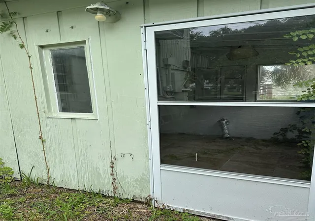 Photo 3 of Single family home for sale at 300 Cartwright Ave, Pensacola, FL 32507 | MLS# 688610 | Listing updated on 2026-09-26