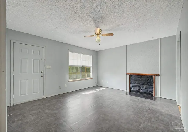 Listing Photo 3 - Condo for sale in building located at 2811 Langley Ave, Pensacola, FL 32504 - Unit #215