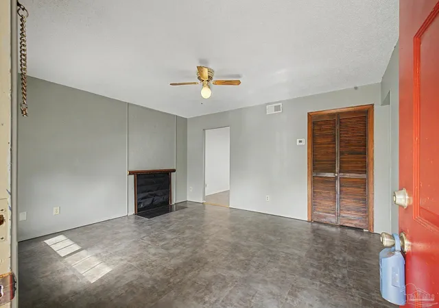 Listing Photo 5 - Condo for sale in building located at 2811 Langley Ave, Pensacola, FL 32504 - Unit #215
