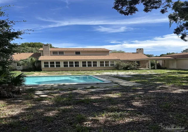 Photo 2 of Single family home for sale at 817 Bay Cliffs Rd, Gulf Breeze, FL 32561 | MLS# 688399 | Listing updated on 2026-09-15