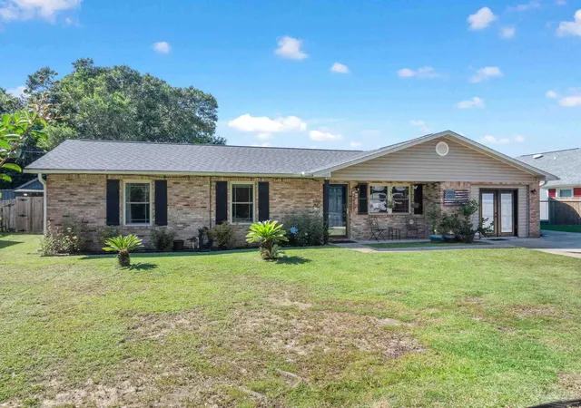 Photo 2 of Single family home for sale at 7911 Stallworth Ln, Pensacola, FL 32526 | MLS# 689208 | Listing updated on 2026-10-03
