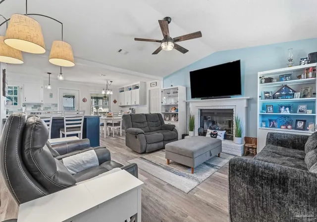 Photo 3 of Single family home for sale at 7911 Stallworth Ln, Pensacola, FL 32526 | MLS# 689208 | Listing updated on 2026-10-03