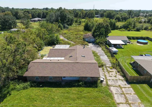 Photo 2 of Single family home for sale at 7085 Frank Reeder Rd, Pensacola, FL 32526 | MLS# 689866 | Listing updated on 2026-10-16