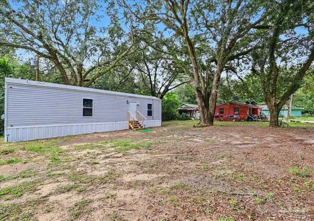 Photo 2 of Manufactured home for sale at 6812 Rolling Hills Rd, Pensacola, FL 32505 | MLS# 688778 | Listing updated on 2026-09-11