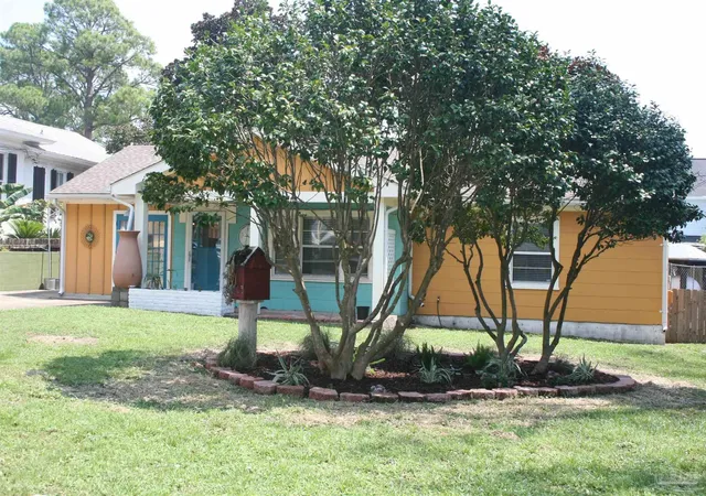 Photo 3 of Single family home for sale at 416 N 14th Avenue, Pensacola, FL 32501 | MLS# 688557 | Listing updated on 2026-09-10