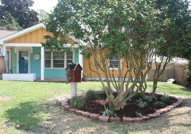 Photo 3 of Single family home for sale at 416 N 14th Avenue, Pensacola, FL 32501 | MLS# 688557 | Listing updated on 2026-09-23