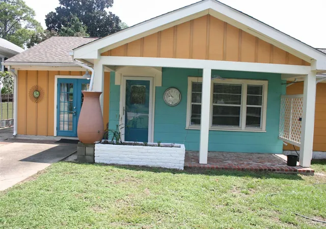 Photo 4 of Single family home for sale at 416 N 14th Avenue, Pensacola, FL 32501 | MLS# 688557 | Listing updated on 2026-09-23
