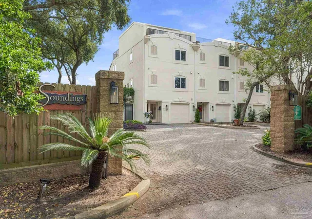 Photo 3 of Townhouse for sale at 1191 Gulf Breeze Pkwy, Gulf Breeze, FL 32561 | MLS# 690132 | Listing updated on 2026-10-15