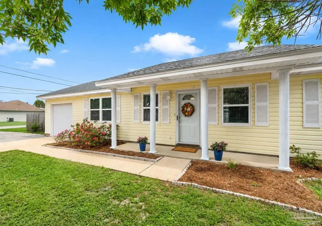 Photo 1 of Single family home for sale at 1462 Central Pkwy, Gulf Breeze, FL 32563 | MLS# 688258 | Listing updated on 2026-09-14