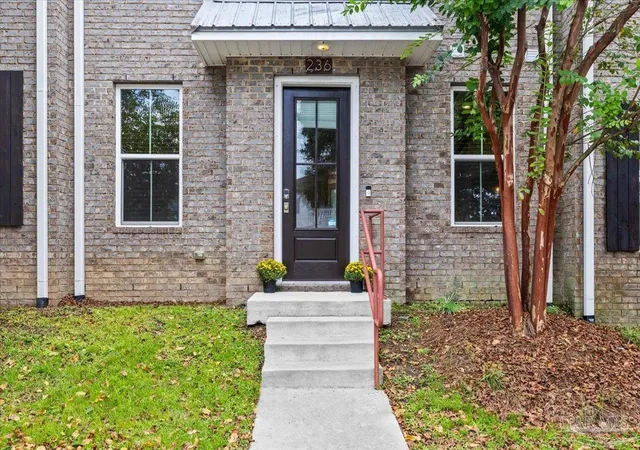 Photo 3 of Townhouse for sale at 236 Devilliers St, Pensacola, FL 32502 | MLS# 690127 | Listing updated on 2026-10-17