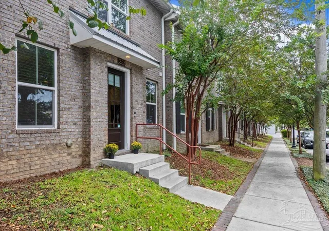 Photo 4 of Townhouse for sale at 236 Devilliers St, Pensacola, FL 32502 | MLS# 690127 | Listing updated on 2026-10-17