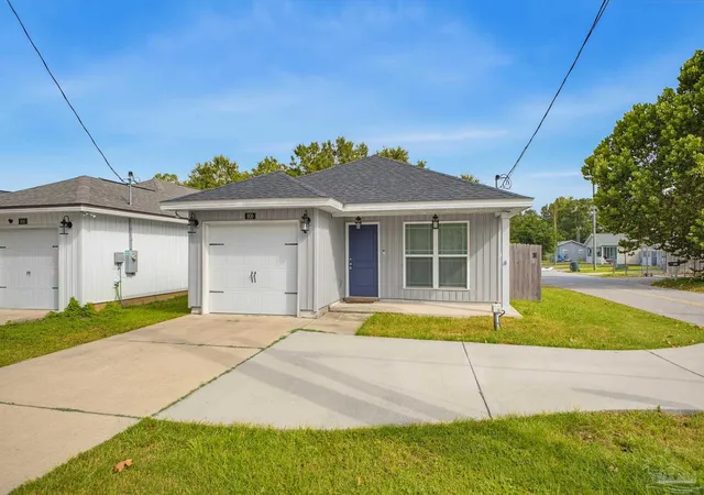 Photo 1 of Single family home for sale at 800 W Detroit Blvd, Pensacola, FL 32534 | MLS# 689569 | Listing updated on 2026-10-01