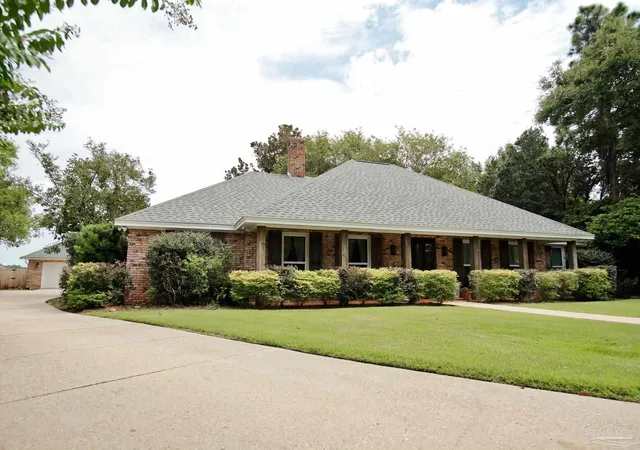 Photo 3 of Single family home for sale at 2695 Tambridge Cir, Pensacola, FL 32503 | MLS# 688343 | Listing updated on 2026-10-01