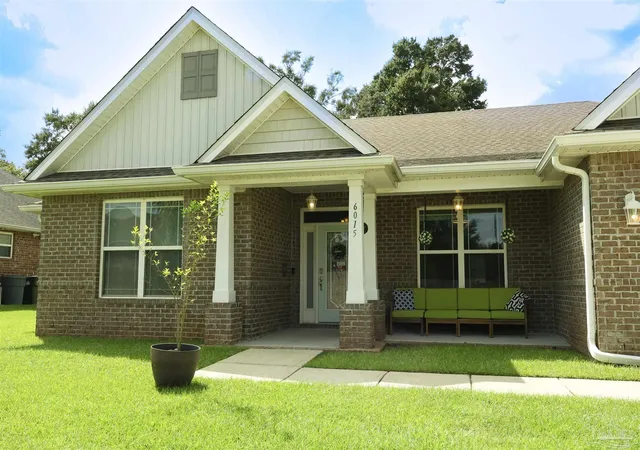Photo 3 of Single family home for sale at 6015 Alder Ave, Pensacola, FL 32526 | MLS# 689222 | Listing updated on 2026-10-02