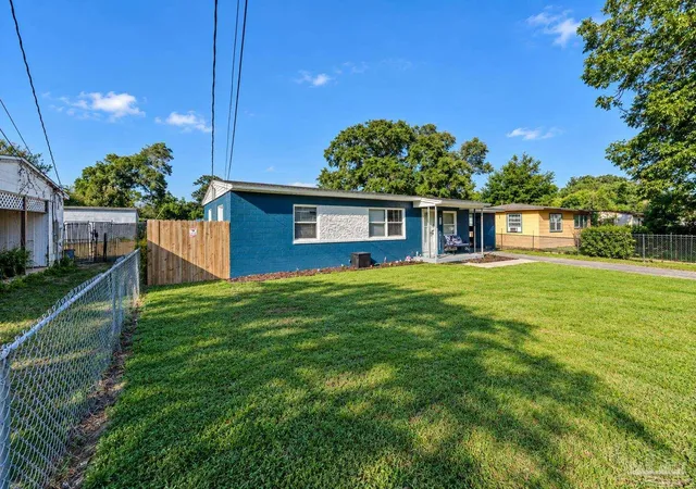 Photo 2 of Single family home for sale at 5520 Mayfair Dr, Pensacola, FL 32506 | MLS# 689654 | Listing updated on 2026-10-05