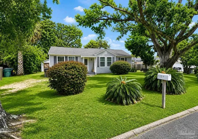 Photo 2 of Single family home for sale at 122 Se Gilliland Rd, Pensacola, FL 32507 | MLS# 688664 | Listing updated on 2026-09-15